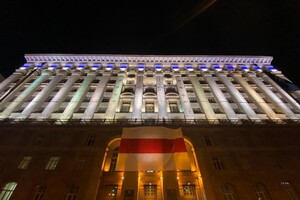Жыве Беларусь: На КГГА вывесили бело-красно-белый флаг