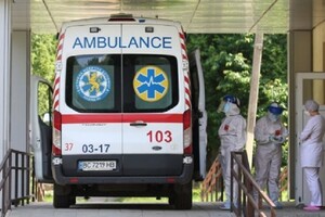 Спалах COVID-19 в Херсонській міській лікарні: заразилися 30 осіб, троє хворих померли 