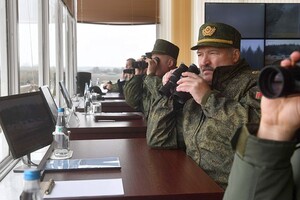 Лукашенко заявив, що підрозділи армії на західних рубежах приведені в повну бойову готовність 