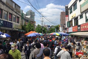 У Південній Кореї через спалах коронавірусу знову закривають бари та нічні клуби 