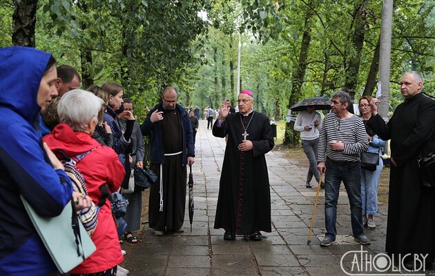  Архієпископ Тадеуш Кондрусевич неодноразово закликав Лукашенка звільнити затриманих