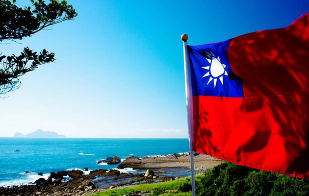 У зв'язку з ростом загрози з боку Китаю, США приєднуються до Тайваню для вшанування пам'яті загиблих у Тайвано-Китайській війні - Reuters 
