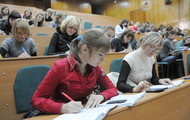 В Україні багато людей з вищою освітою, але великої віддачі немає - експерт 