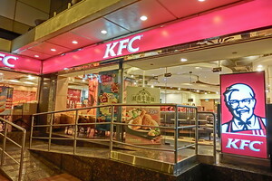 До сих пор «так вкусно», но пальчики уже не оближешь: пандемия заставила KFC отказаться от исторического слогана 