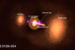 Астрономы получили снимок галактики, похожей на истребитель Дарта Вейдера