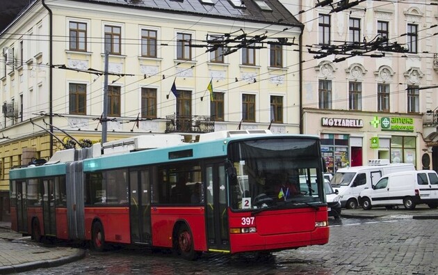 На вимогу поліції в Чернівцях припинили курсувати тролейбуси 