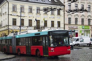 По требованию полиции в Черновцах прекратили курсировать троллейбусы