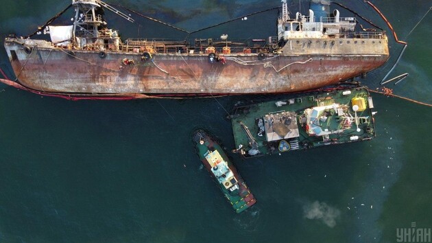 Для подъема танкера Delfi с пляжа в центре Одессы привлекли российские буксиры – СМИ