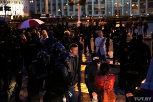 ОМОН снова задержал часть участников акции протеста в Минске