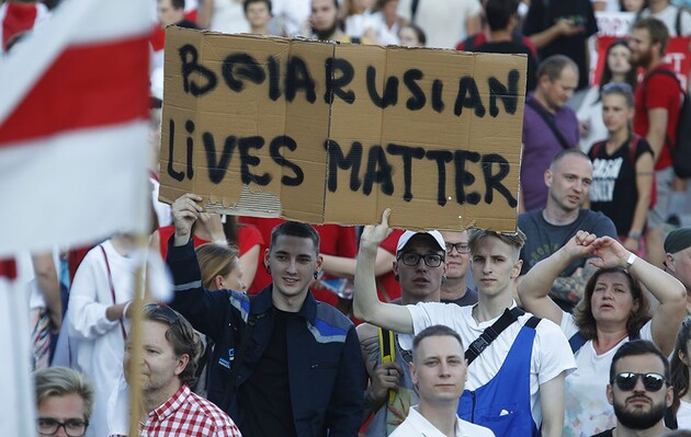 Влада позбавляє білорусів інтернету, щоб їм було складніше об'єднуватися для боротьби з режимом Лукашенка