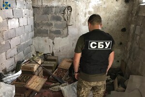 Співробітники СБУ в Донецькій області виявили великий схрон зброї та боєприпасів 