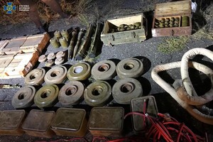 На Донеччині виявили схованку з гранатометами і протитанковими мінами: фоторепортаж 