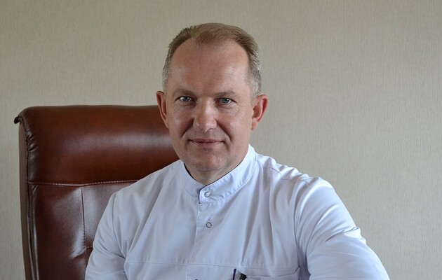 У 2015 році головлікар лікарні ім. Мечникова Сергій Риженко став депутатом від БПП. Сьогодні він йде в мери Дніпра від "Слуги народу"