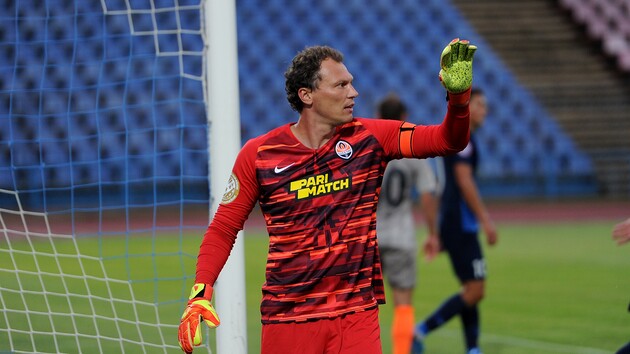 Пятов випередив Бускетса