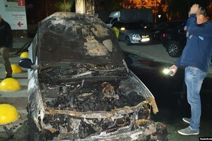 Поджог автомобиля «Схем»: Полиция назвал имена подозреваемых и вероятный мотив