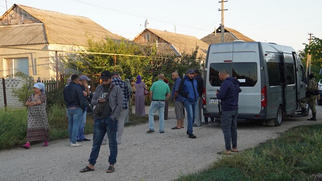 Російські силовики знову прийшли з обшуками до кримських татар, чотирьох осіб затримали