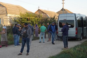 Российские силовики снова пришли с обысками к крымским татарам, четырех человек задержали 