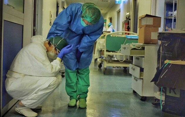 Понад 80 українських медиків померли від COVID-19, чверть заразилась на роботі