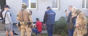 ГБР и СБУ накрыли изготовителей фальшивых паспортов стран ЕС: фоторепортаж