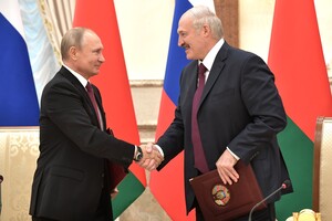 У Путина говорят, что Россия пока не планирует размещать военную базу в Беларуси