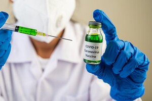 ВООЗ: вакцинацію від COVID-19 у світовому масштабі очікуємо до середини 2021 года 