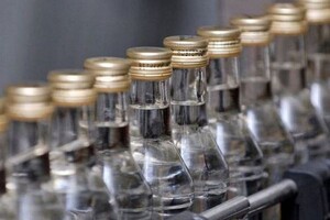Керівництво ДФС Тернопільській області незаконно реалізувало 60 тонн контрафактного алкоголю