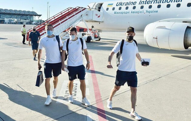 Персонал сборной Украины по футболу на несколько часов задержали в аэропорту перед матчем с Испанией