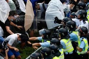 У Гонконгу заарештували 90 протестувальників, що виступали за перенесення виборів 