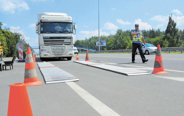 В Україні вводять цілодобовий ваговий контроль вантажівок 
