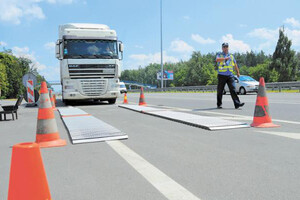 В Україні вводять цілодобовий ваговий контроль вантажівок 