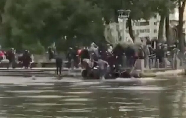 Рятувальників заарештували за те, що вони виконували свою роботу