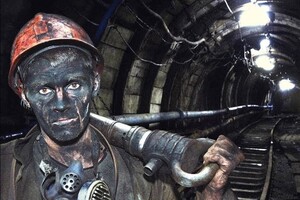 Почти 400 украинских шахтеров объявили подземную забастовку, среди основных требований повышение зарплаты 