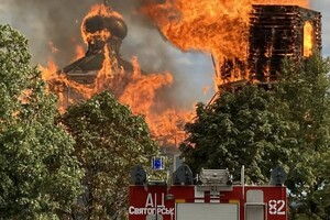 Огонь полностью уничтожил старинный деревянный храм в Донецкой области