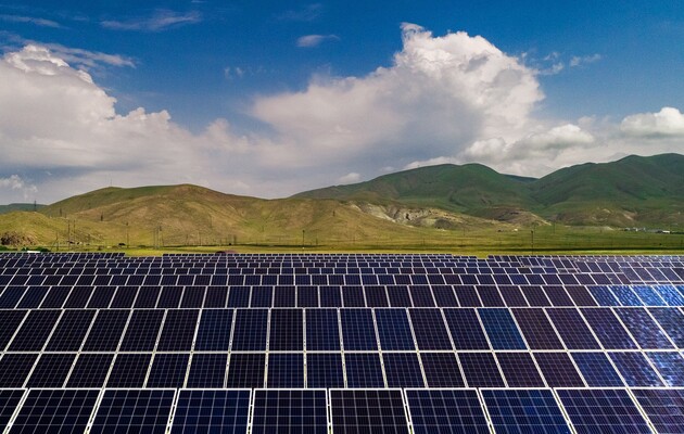 В Украине снизилась стоимость солнечной и ветровой энергии