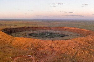 Вчені припустили зародження життя в ударних кратерах 