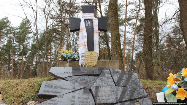 Зеленский призвал Дуду восстановить разрушенную могилу воинов УПА