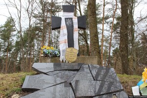 Зеленський закликав Дуду відновити зруйновану могилу воїнів УПА 