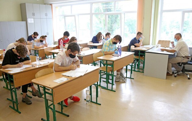 Школы Киева с понедельника работают в условиях 