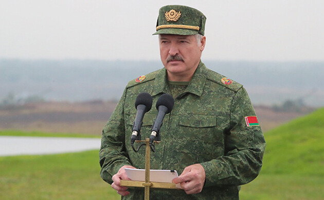 Лукашенко поручил отвести армию от западной границы Беларуси