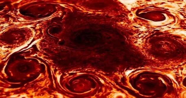 Ученые узнали, почему шестиугольные шторма Юпитера не сливаются