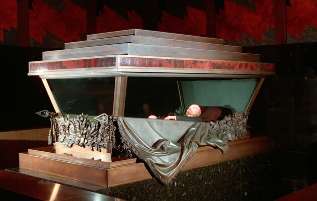 В РФ затравили архитекторов, которые предложили обсудить, что делать с мавзолеем после выноса мумии "вождя"