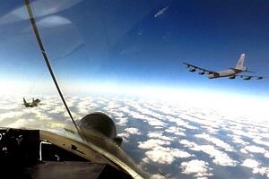 Американські «літаючі фортеці» B-52 знов увійшли в повітряний простір України 