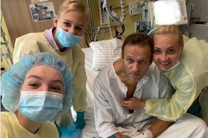 Навальний опублікував перший пост після отруєння 