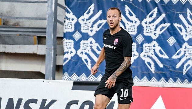 Футболист находится на самоизоляции