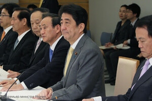 Уряд Японії пішов у відставку в повному складі 