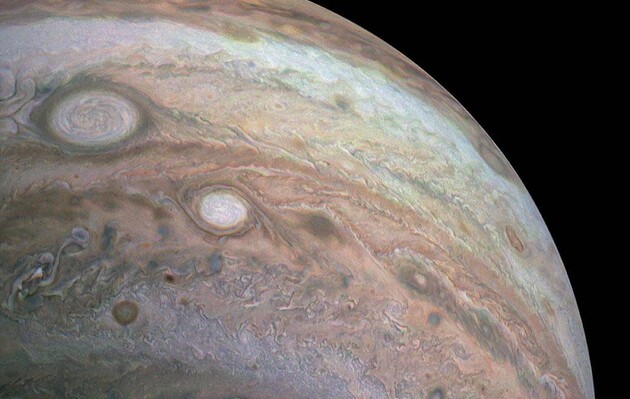 Астрономы предположили наличие у Юпитера сотен малых спутников