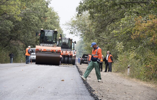 Рада разрешила увеличивать местные заимствования на ремонт дорог