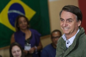 Президент Бразилії назвав слабкими людей на самоізоляції через пандемію 