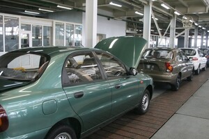 Сбор легковых авто в Украине упал в 15 раз