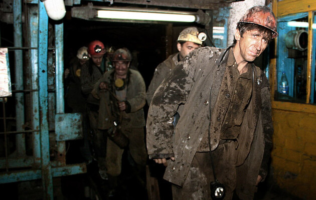 В Кривом Роге восемнадцатые сутки бастуют шахтеры: под землей остаются 154 горняка